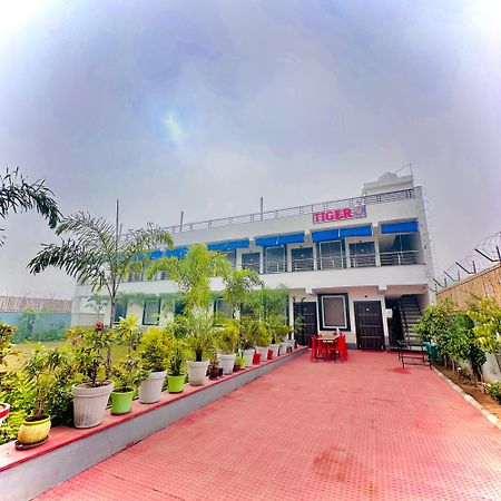 Hotel Tiger View Alwar Exterior foto